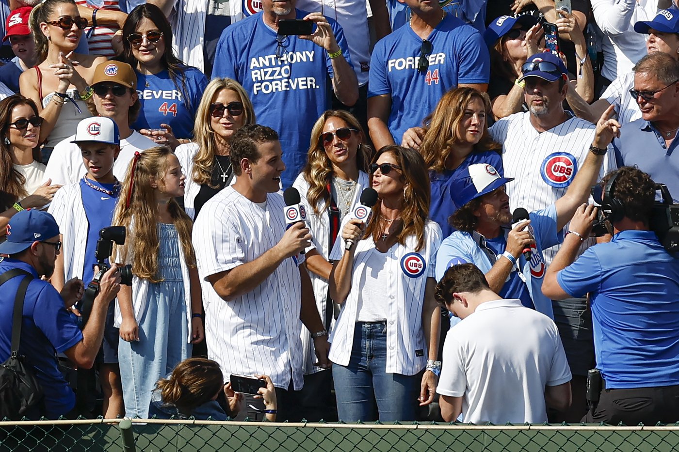 Anthony Rizzo retires with the Chicago Cubs, nearly catches home run in Wrigley bleachers | iNFOnews.ca