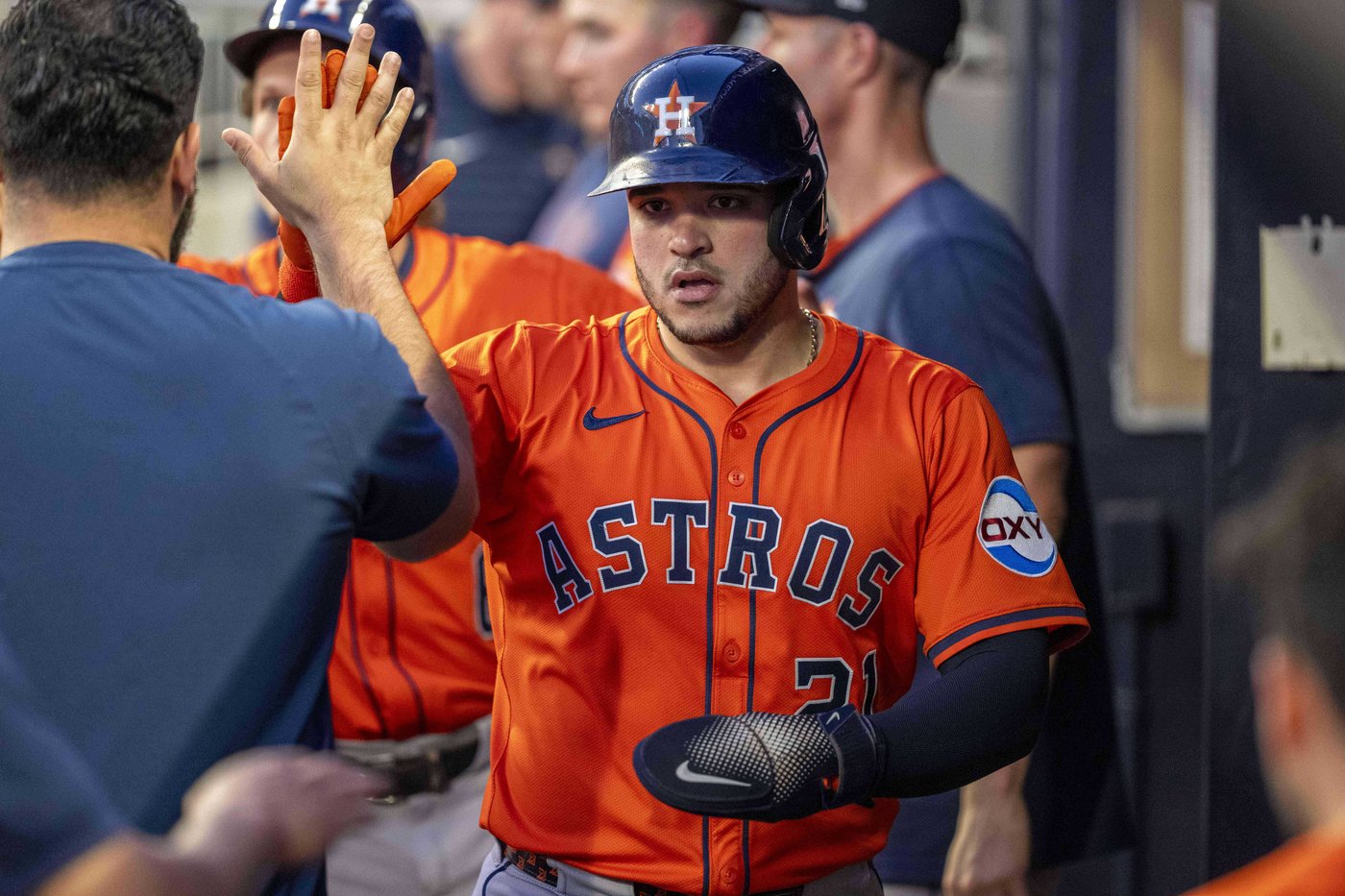 Brown shines again and Walker hits 2-run homer as Astros start strong and beat Braves 6-2 | iNFOnews.ca
