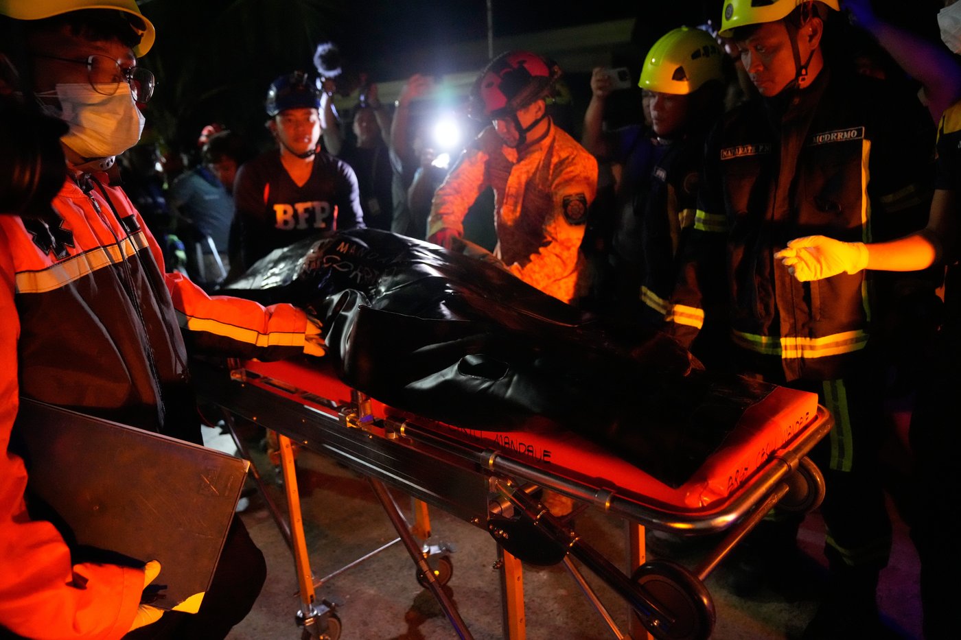 Photos show the destruction and rescue efforts after an earthquake in the Philippines | iNFOnews.ca
