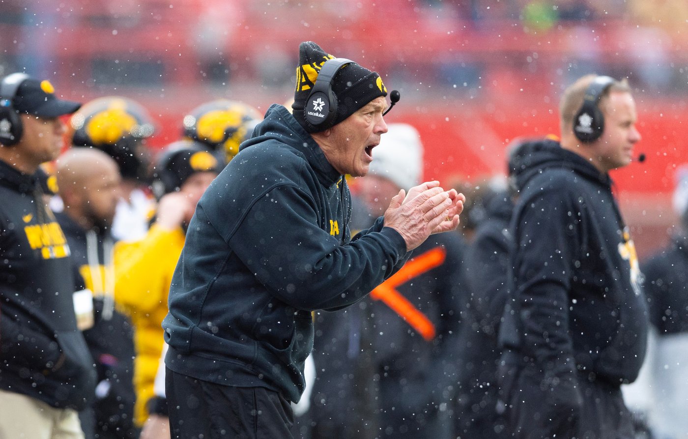 Iowa beats Huskers for 10th time in 11 meetings, shutting them down in 2nd half on way to 40-16 rout | iNFOnews.ca