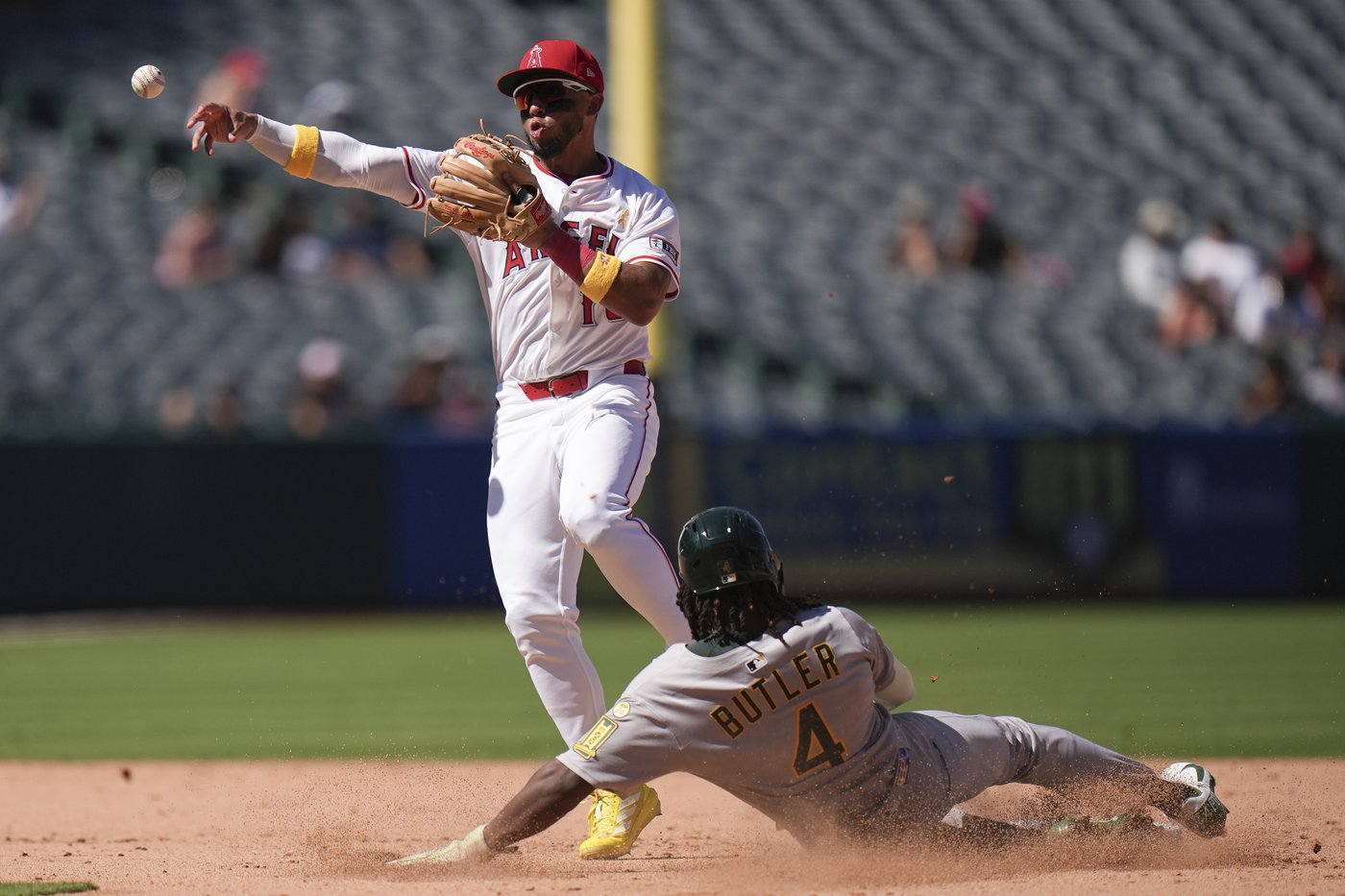 Travis d'Arnaud's RBI double in eighth inning lifts Angels to 4-3 win over Athletics | iNFOnews.ca Travis d'Arnaud's RBI double in eighth inning lifts Angels to 4-3 win over Athletics | iNFOnews.ca