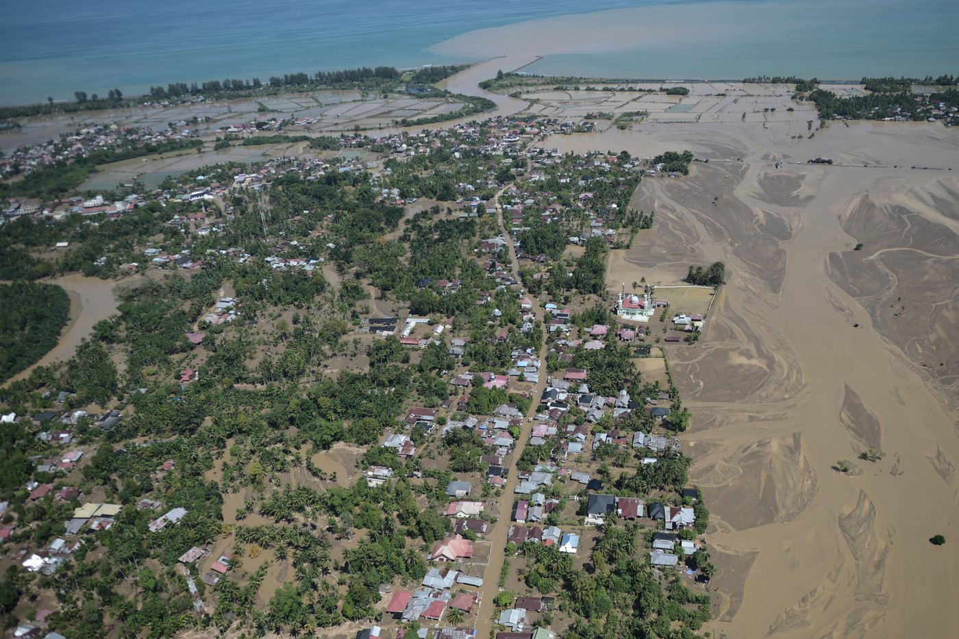 Asia flood death toll surpasses 1,500 as calls grow to fight deforestation | iNFOnews.ca