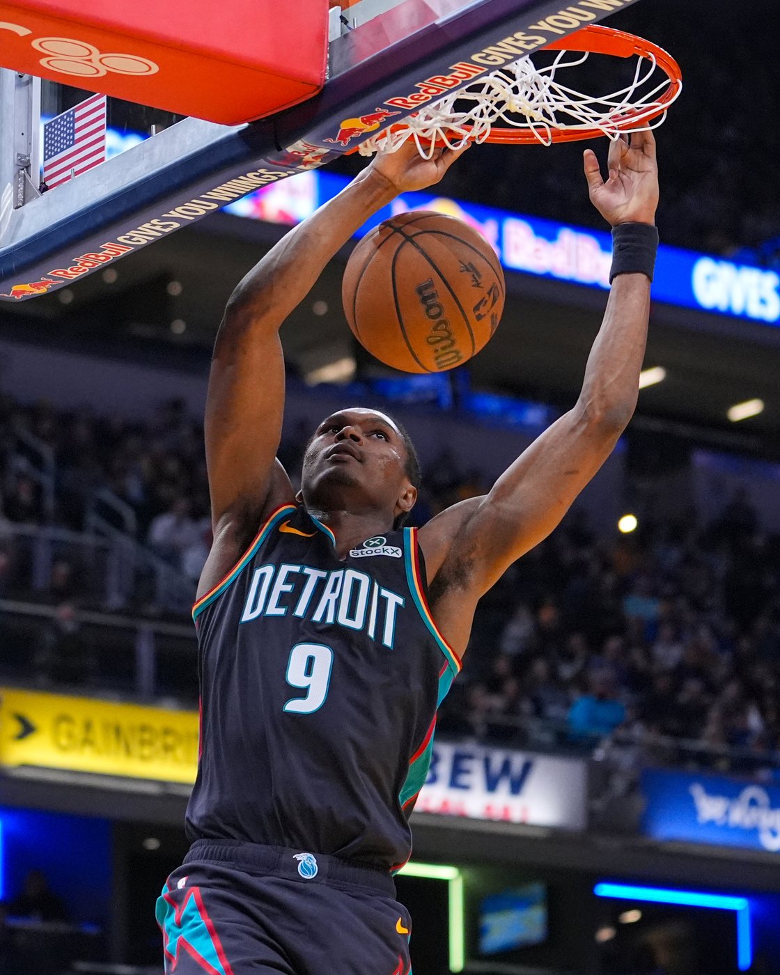 Pistons win 13th straight to tie franchise record, beating the Pacers 122-117 | iNFOnews.ca