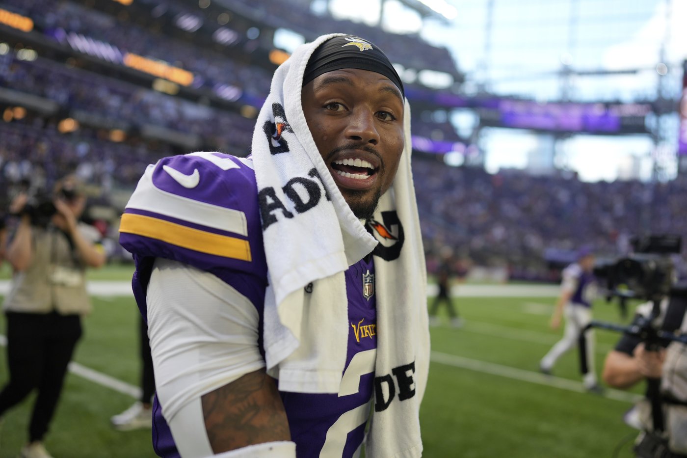 Vikings lean into their alternate identity with dominant defense and strong rushing attack | iNFOnews.ca