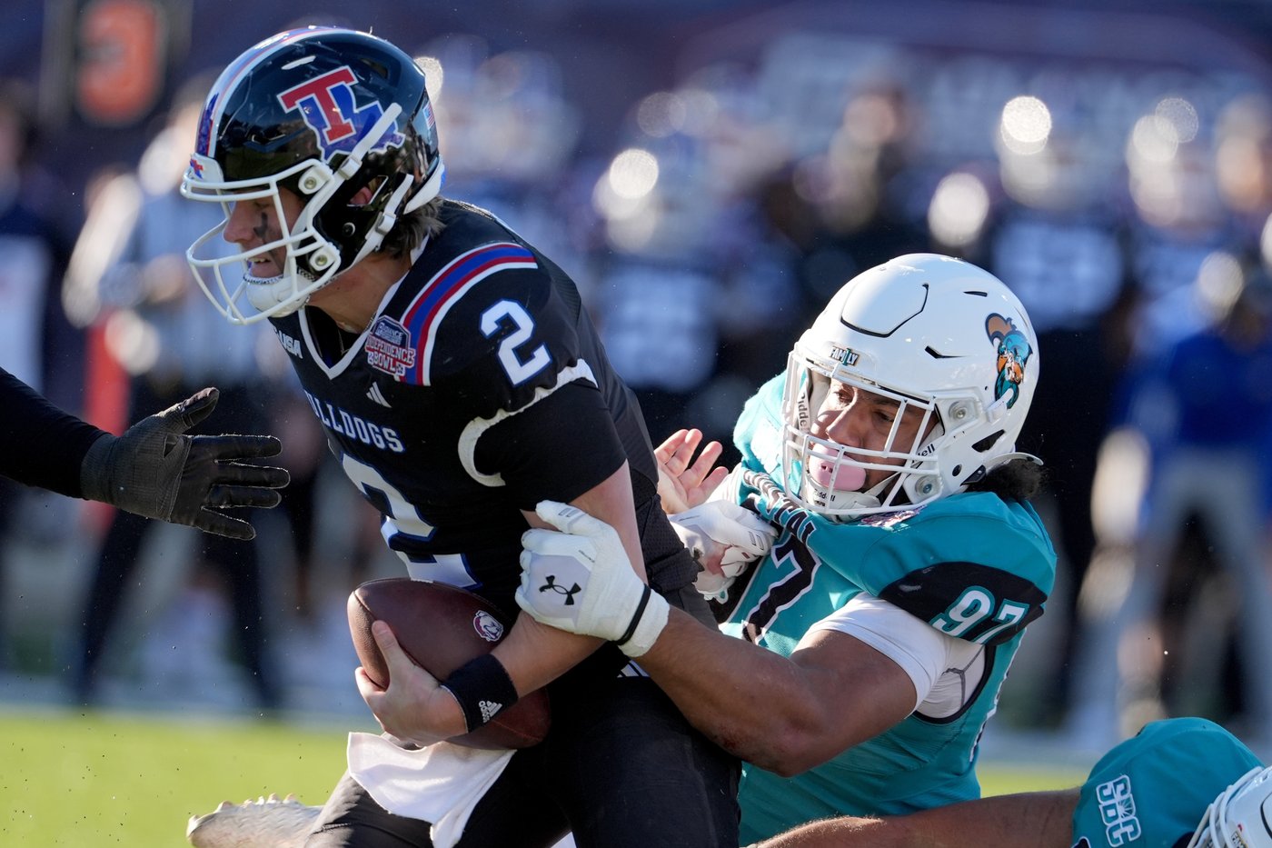 Louisiana Tech scores 17 in 4th quarter, beats Coastal Carolina 23-14 to win Independence Bowl | iNFOnews.ca