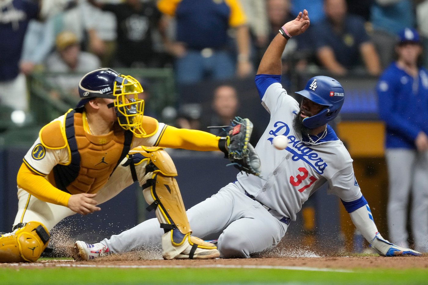 Snell spectacular and Dodgers barely hold on in 9th to beat Brewers 2-1 in NLCS opener | iNFOnews.ca Snell spectacular and Dodgers barely hold on in 9th to beat Brewers 2-1 in NLCS opener | iNFOnews.ca