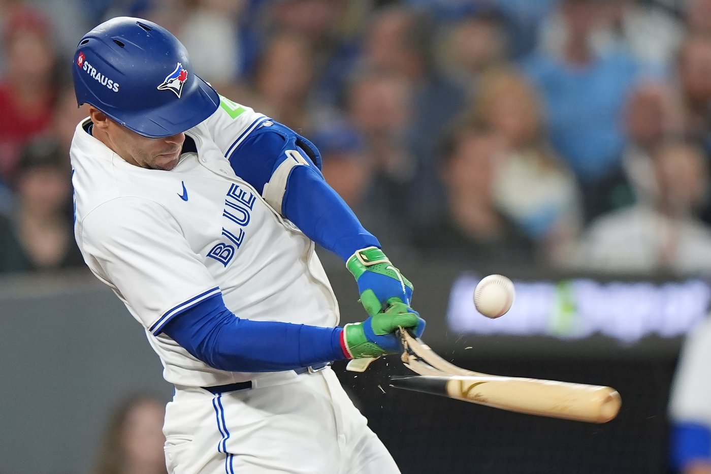 Photo Gallery: Blue Jays force Game 7 in ALCS with 6-2 win | iNFOnews.ca