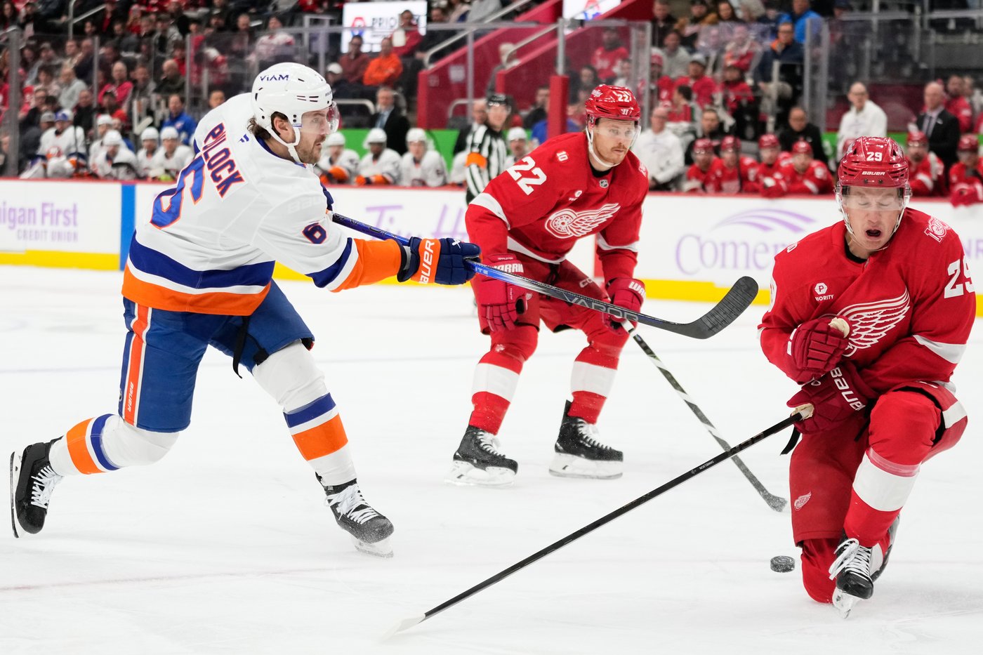 Shabanov has 2 goals and an assist, Sorokin stops 29 shots as Islanders beat Red Wings 5-0 | iNFOnews.ca