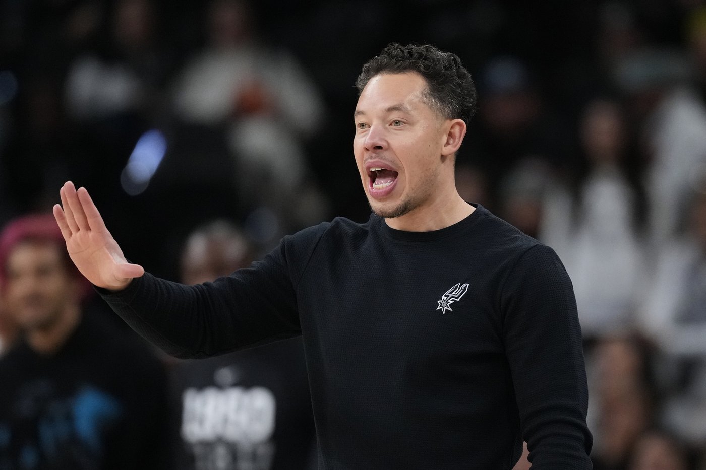 Spurs win in return home to San Antonio delayed by snow, mechanical issues | iNFOnews.ca