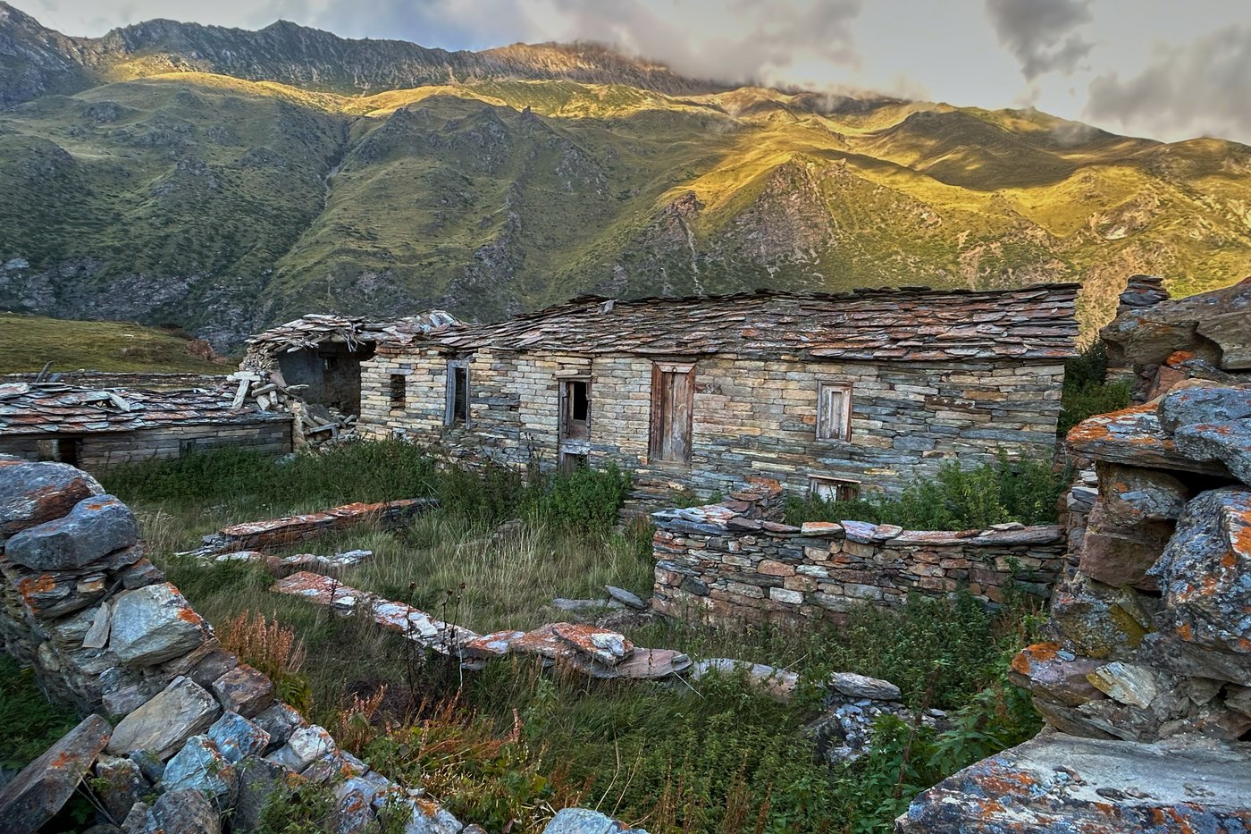 Photos show life slowly returning to abandoned Himalayan villages in India | iNFOnews.ca