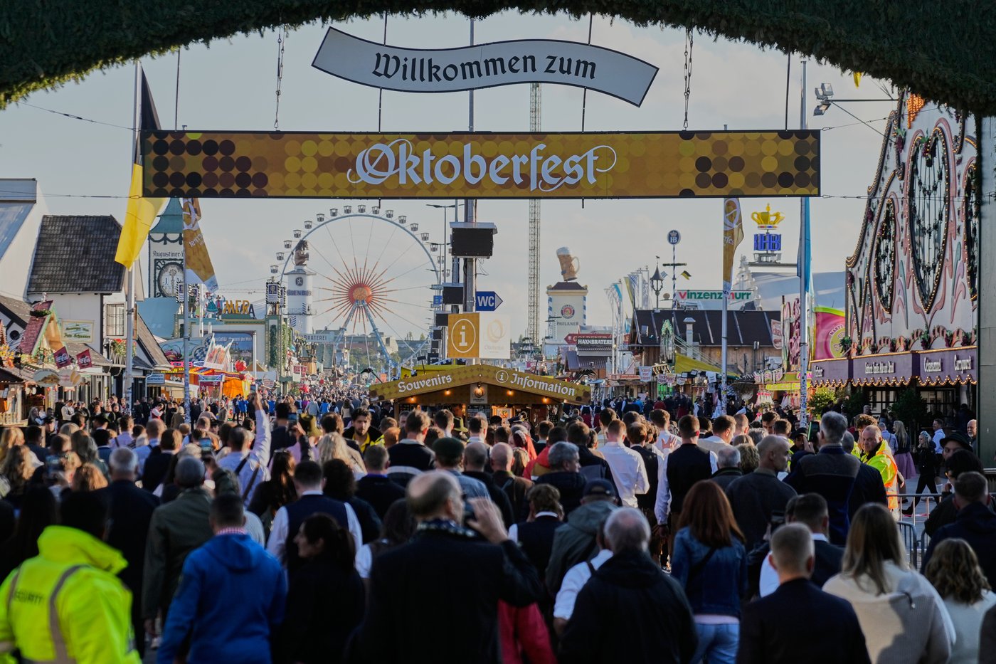 Oktoberfest ends Sunday with the traditional Bavarian salute | iNFOnews.ca Oktoberfest ends Sunday with the traditional Bavarian salute | iNFOnews.ca