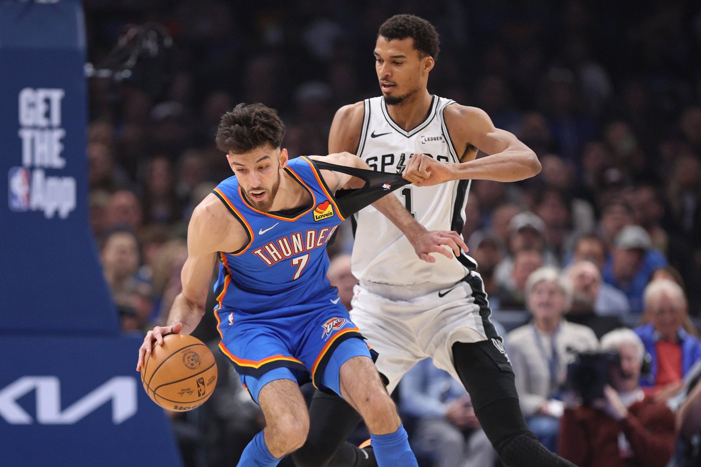 Defending champion Thunder back on track at midpoint after beating Spurs for 1st time in 4 meetings | iNFOnews.ca Defending champion Thunder back on track at midpoint after beating Spurs for 1st time in 4 meetings | iNFOnews.ca