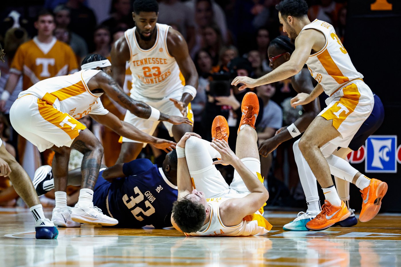 No. 20 Tennessee beats Rice 91-66, but Estrella injured | iNFOnews.ca No. 20 Tennessee beats Rice 91-66, but Estrella injured | iNFOnews.ca