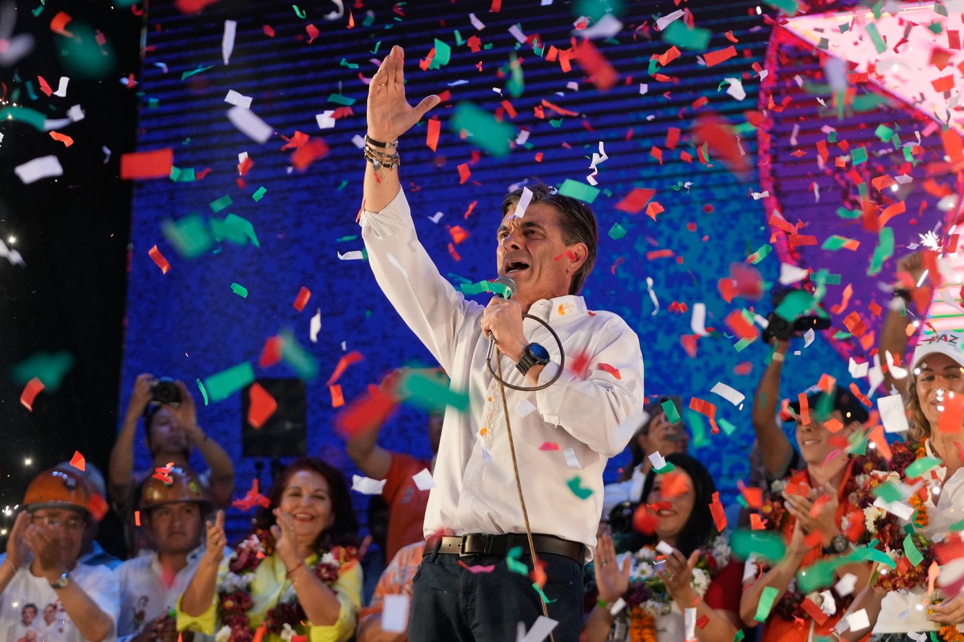 Bolivia heads to the polls in a tight runoff as voters seek a president to lift them from crisis | iNFOnews.ca