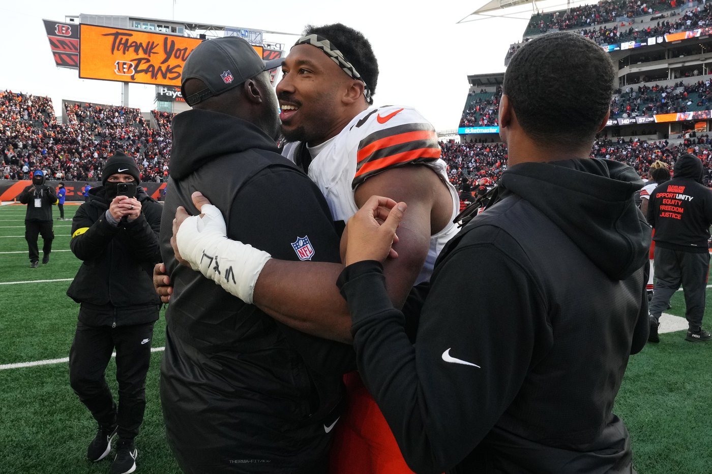 Myles Garrett breaks NFL single-season sack record with 23 and laments not getting 2 more | iNFOnews.ca
