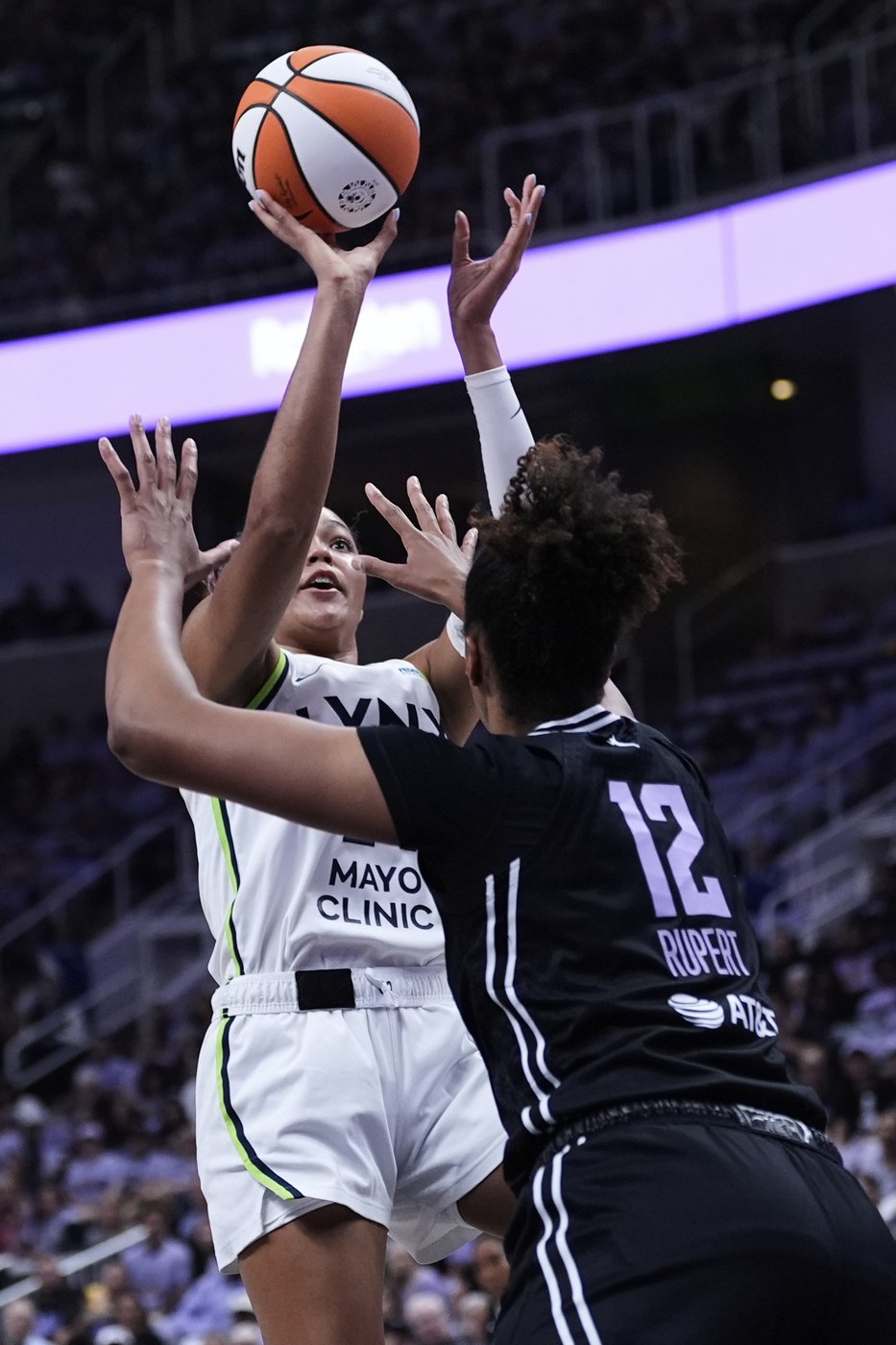 Collier scores 24 points as No. 1 seed Lynx beat Valkyries 75-74 to advance in WNBA playoffs | iNFOnews.ca