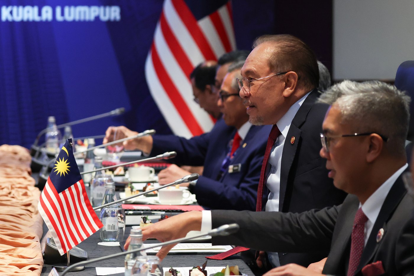 Malaysia's Anwar calls for dialogue over coercion at East Asia summit | iNFOnews.ca Malaysia's Anwar calls for dialogue over coercion at East Asia summit | iNFOnews.ca