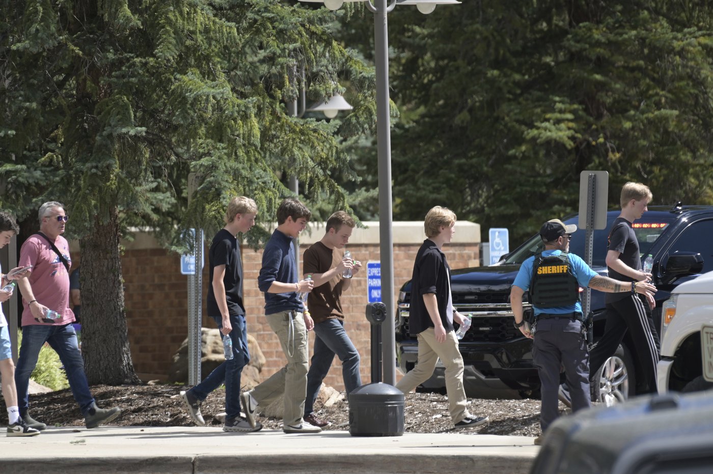 Authorities say a student is dead after shooting 2 peers and then himself at Colorado high school | iNFOnews.ca