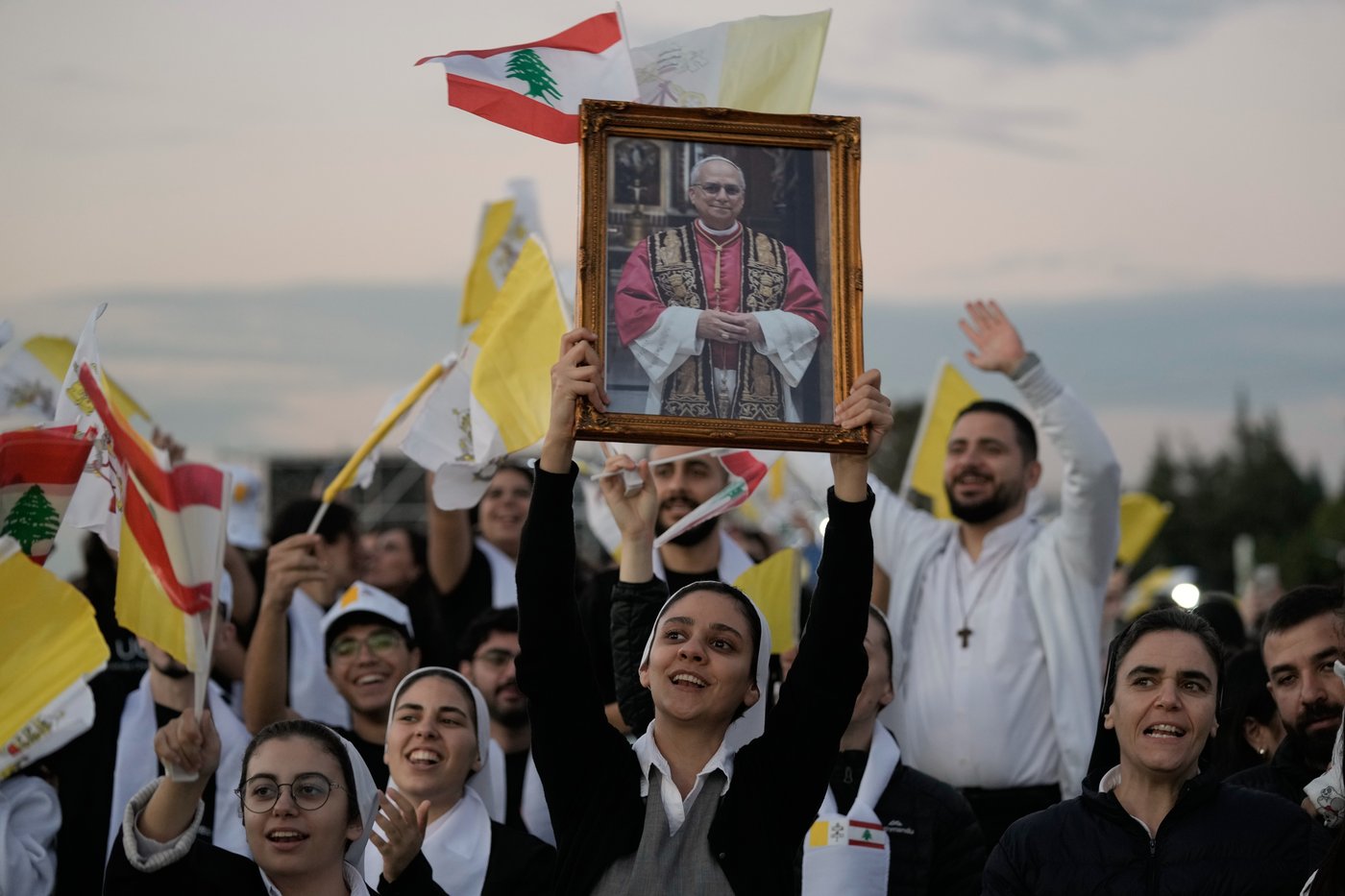 Pope in Lebanon asks for 'divine gift of peace' alongside country's Christian and Muslim leaders | iNFOnews.ca