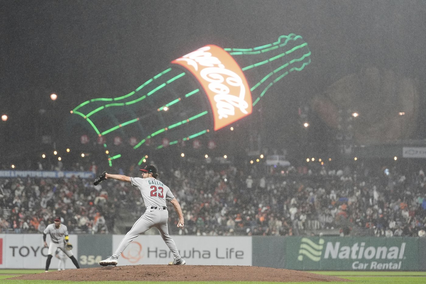 Willy Adames hits three-run homer as Giants beat D-backs 5-3, gain ground on Mets in wild-card chase | iNFOnews.ca