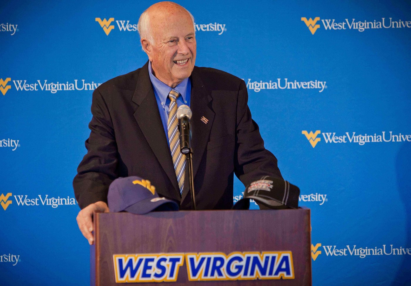 Chuck Neinas, a key architect and adviser over decades of college sports, dies at 93 | iNFOnews.ca