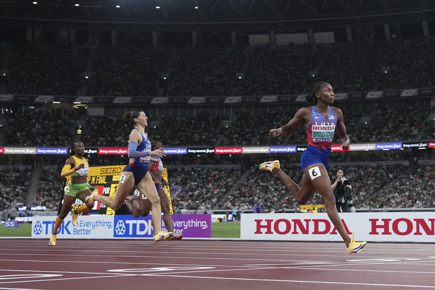 Lyles wins his fourth 200-meter world title. Jefferson-Wooden completes a sprint sweep | iNFOnews.ca