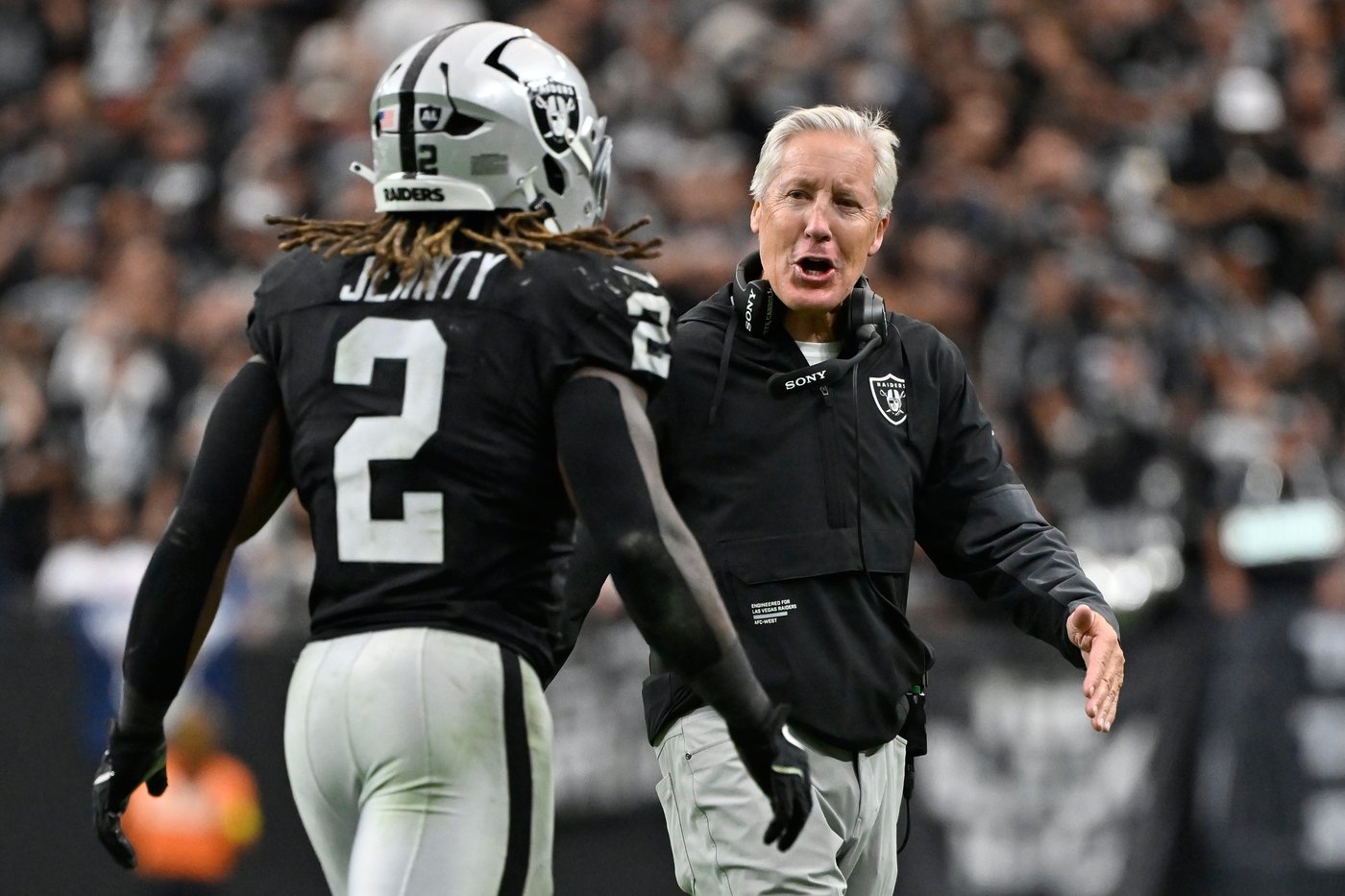 The Raiders end a 4-game skid by dominating on defense to beat the Titans 20-10 | iNFOnews.ca The Raiders end a 4-game skid by dominating on defense to beat the Titans 20-10 | iNFOnews.ca