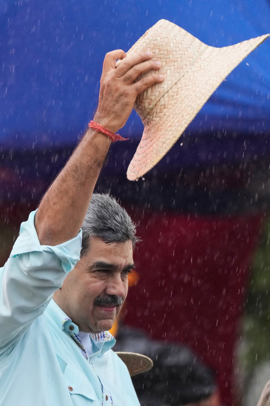 See the world in vertical: Top photos by AP's photojournalists | iNFOnews.ca