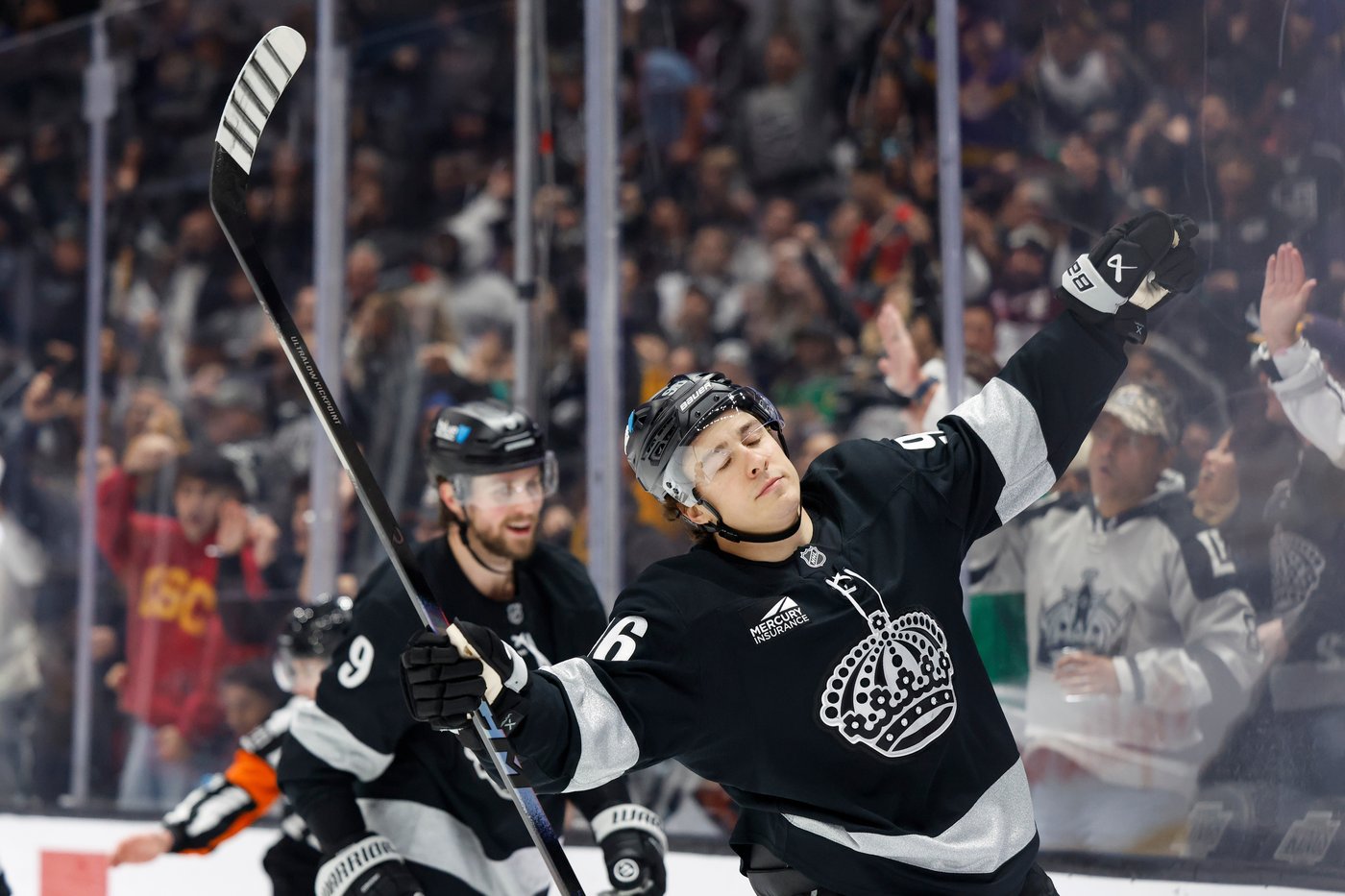 Clarke scores twice, Kuemper makes 23 saves in Kings' 6-0 romp over Blackhawks | iNFOnews.ca Clarke scores twice, Kuemper makes 23 saves in Kings' 6-0 romp over Blackhawks | iNFOnews.ca