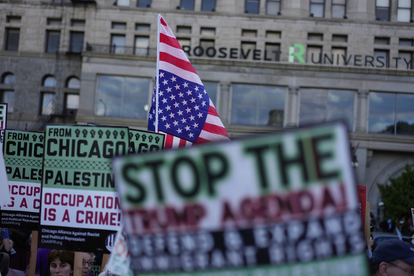 Photos capture Chicagoans’ protest against ICE and Trump’s intervention plans | iNFOnews.ca