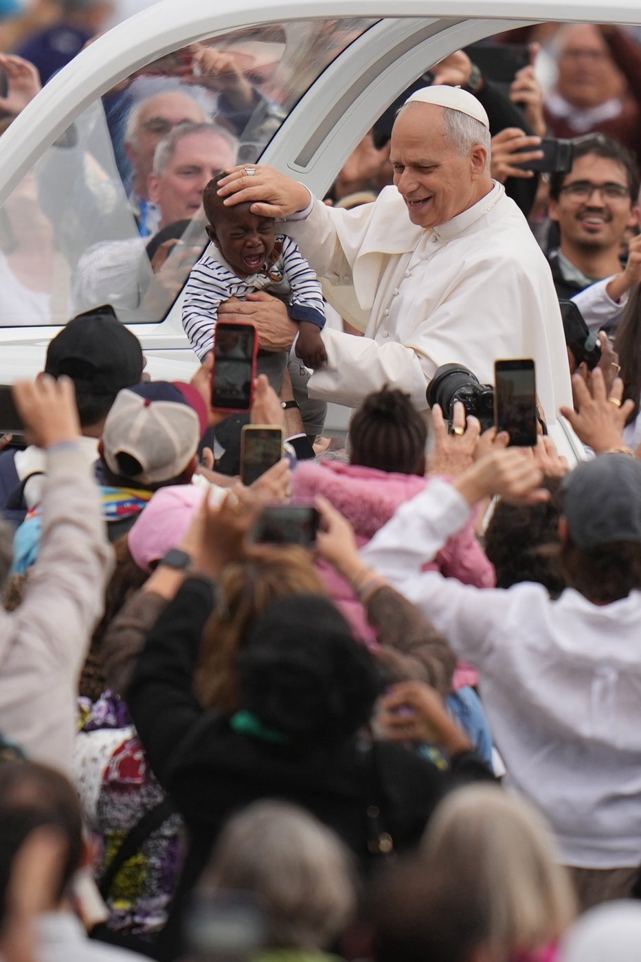See the world in vertical: Top photos by AP's photojournalists in 2025 | iNFOnews.ca