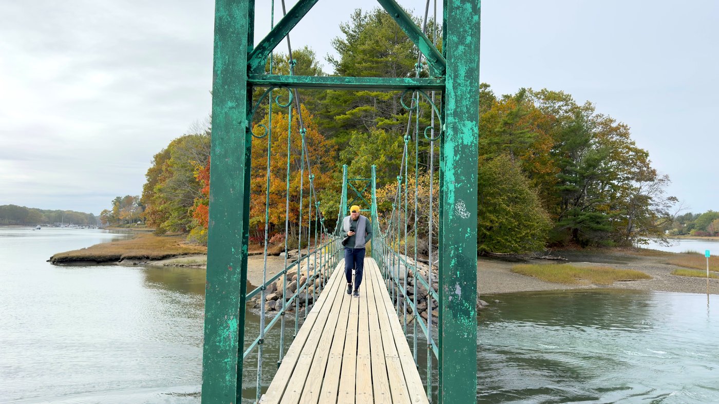 Drought has muted this year's leaf-peeping season, but pockets of brilliant colors remain | iNFOnews.ca Drought has muted this year's leaf-peeping season, but pockets of brilliant colors remain | iNFOnews.ca