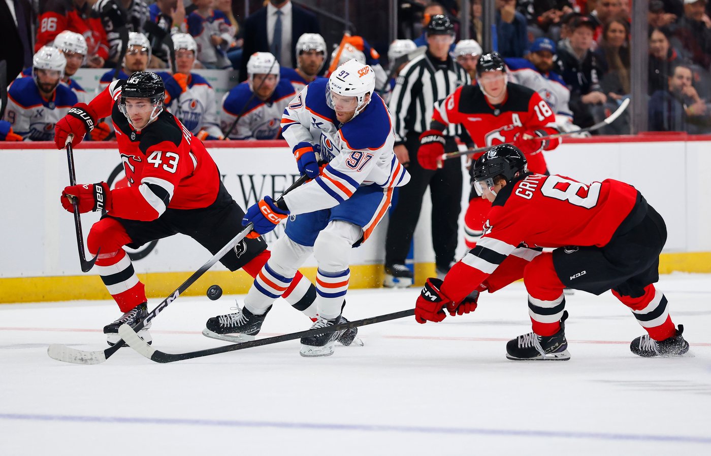 Jack Hughes scores 2 goals as the Devils win their 4th in a row by beating the Oilers 5-3 | iNFOnews.ca Jack Hughes scores 2 goals as the Devils win their 4th in a row by beating the Oilers 5-3 | iNFOnews.ca
