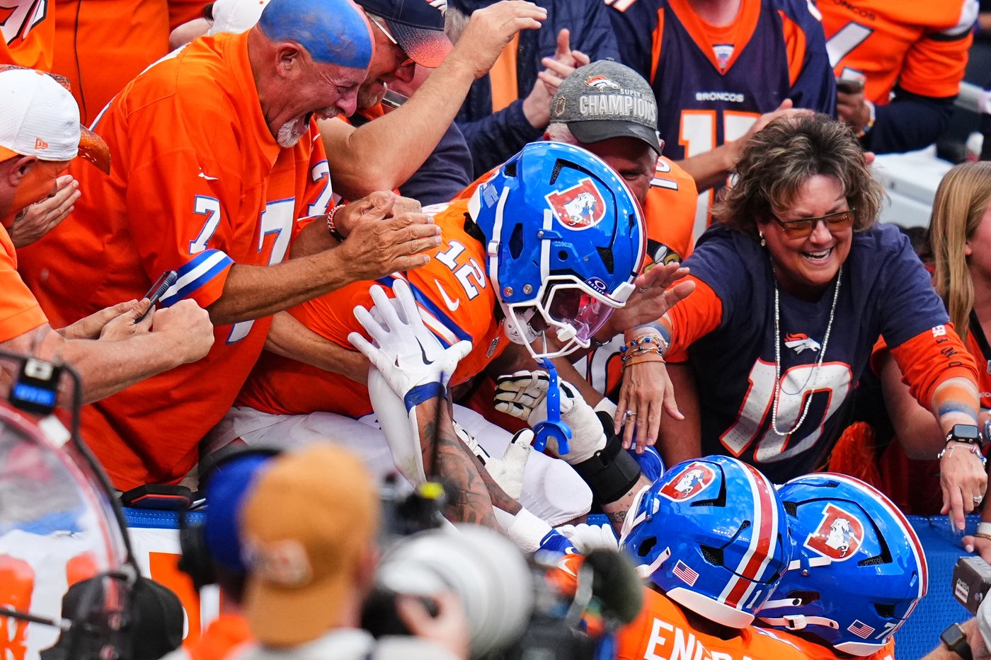 Broncos' blowout win over Cowboys marred by injuries to 2 All-Pros | iNFOnews.ca Broncos' blowout win over Cowboys marred by injuries to 2 All-Pros | iNFOnews.ca