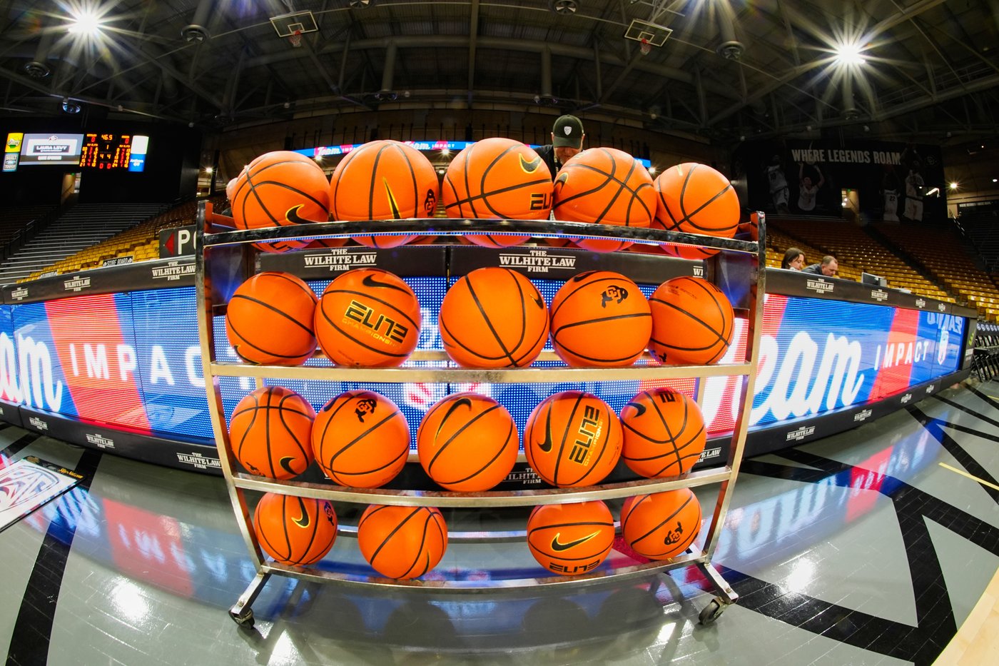NCAA investigates 13 former basketball players for sports betting violations | iNFOnews.ca
