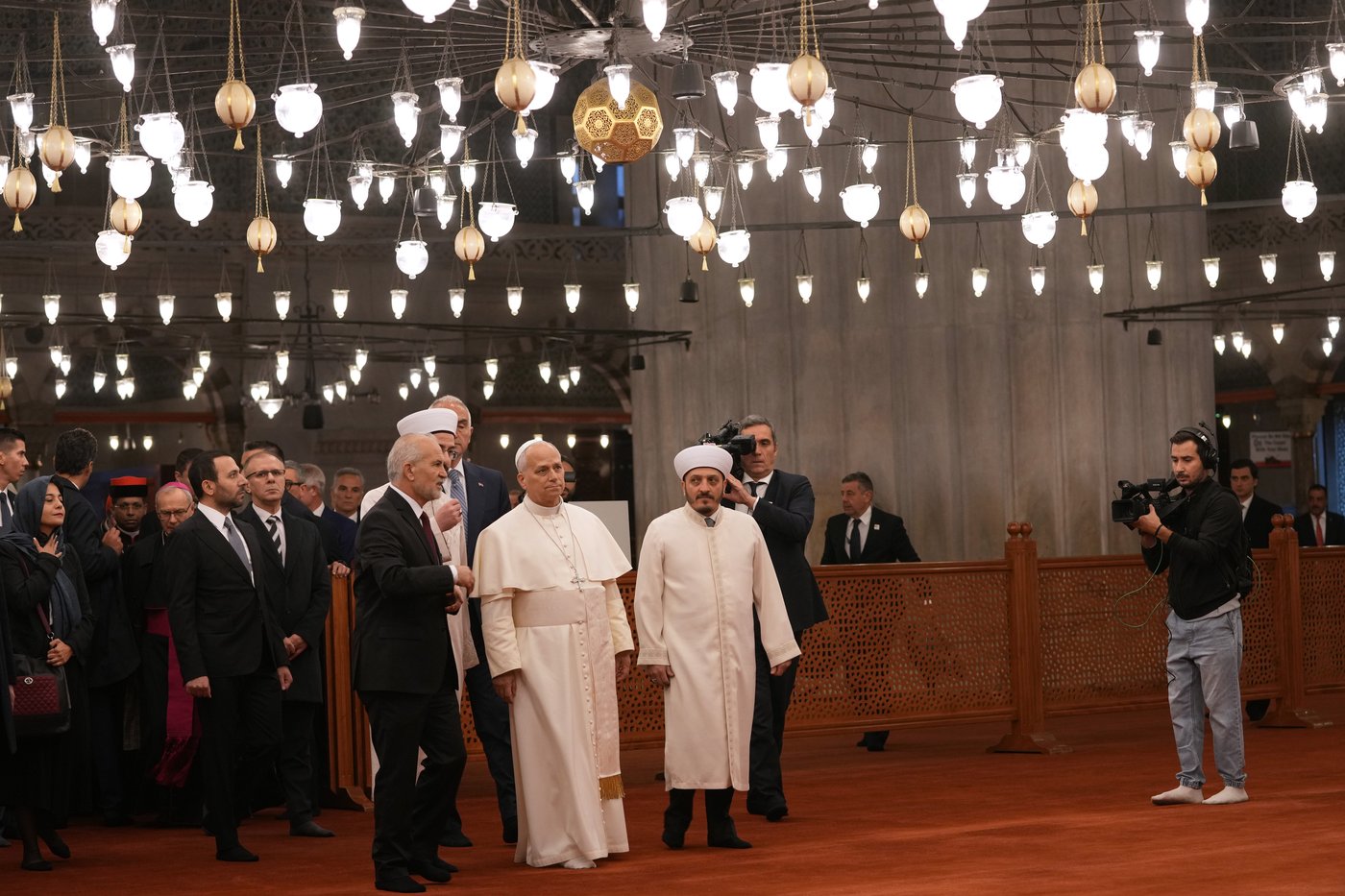 Pope visits Istanbul's Blue Mosque without praying as he focuses on unifying Christians | iNFOnews.ca