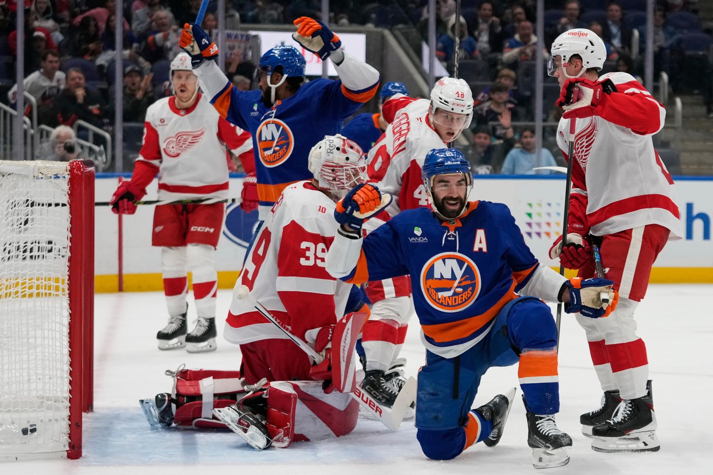 Islanders dominate Red Wings 7-2 behind Heineman's two goals | iNFOnews.ca Islanders dominate Red Wings 7-2 behind Heineman's two goals | iNFOnews.ca
