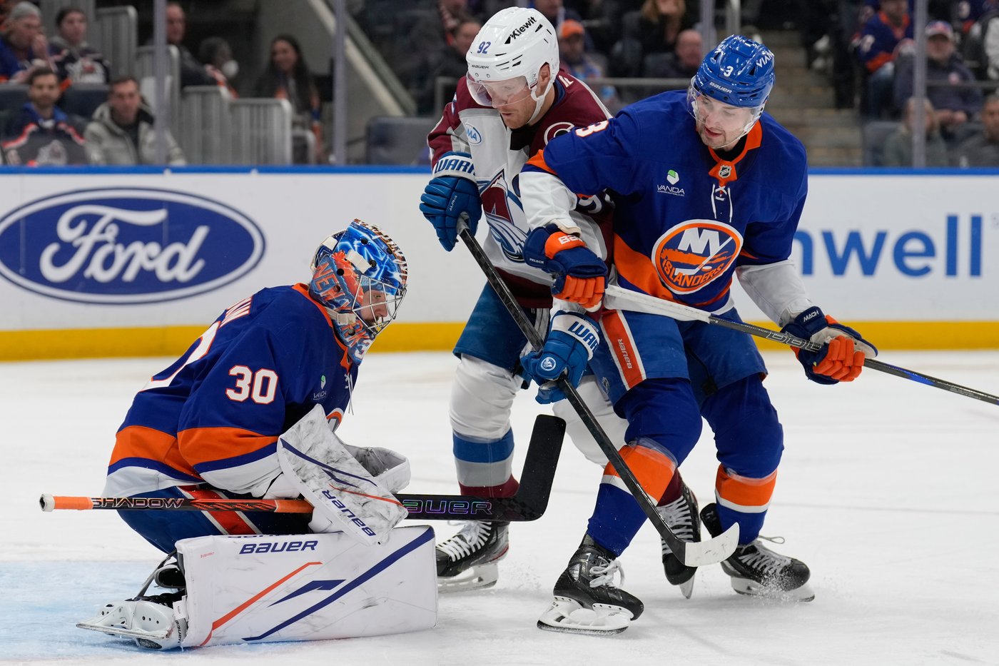 Barzal’s goal, 2 assists help Islanders beat Avalanche 6-3 | iNFOnews.ca