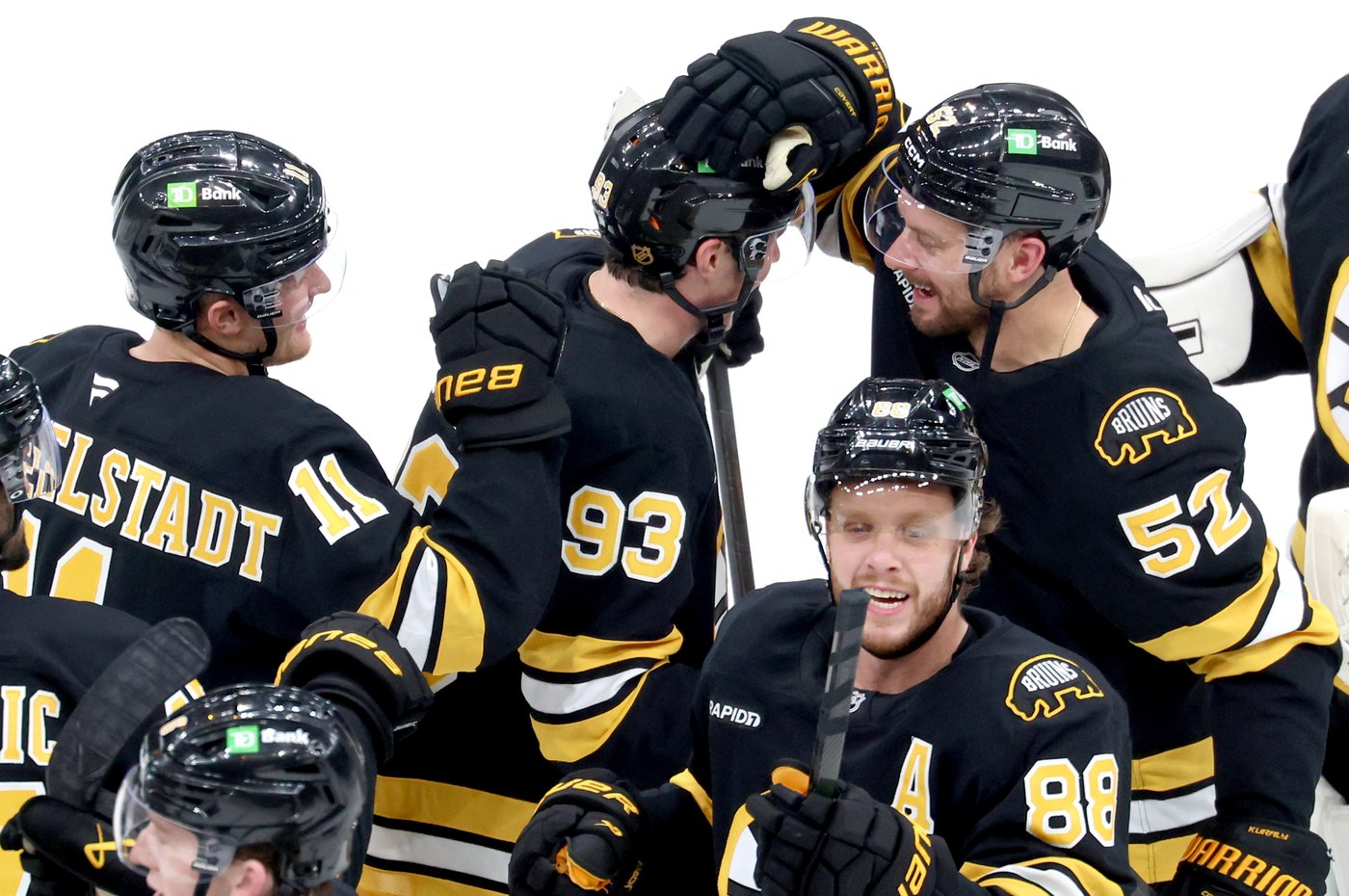 Fraser Minten scores in overtime to lift the Bruins past the Blackhawks, 4-3 | iNFOnews.ca Fraser Minten scores in overtime to lift the Bruins past the Blackhawks, 4-3 | iNFOnews.ca