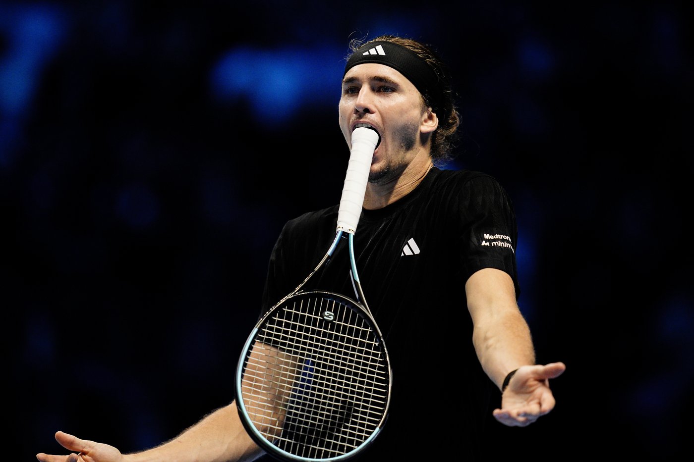 Jannik Sinner seals semifinal spot at ATP Finals with win over Alexander Zverev | iNFOnews.ca