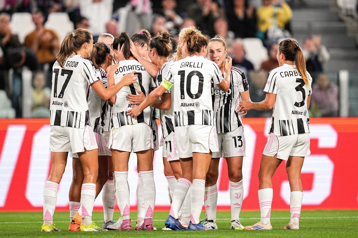 Defending champion Arsenal loses Women’s Champions League opener to Lyon; Barcelona thrashes Bayern | iNFOnews.ca