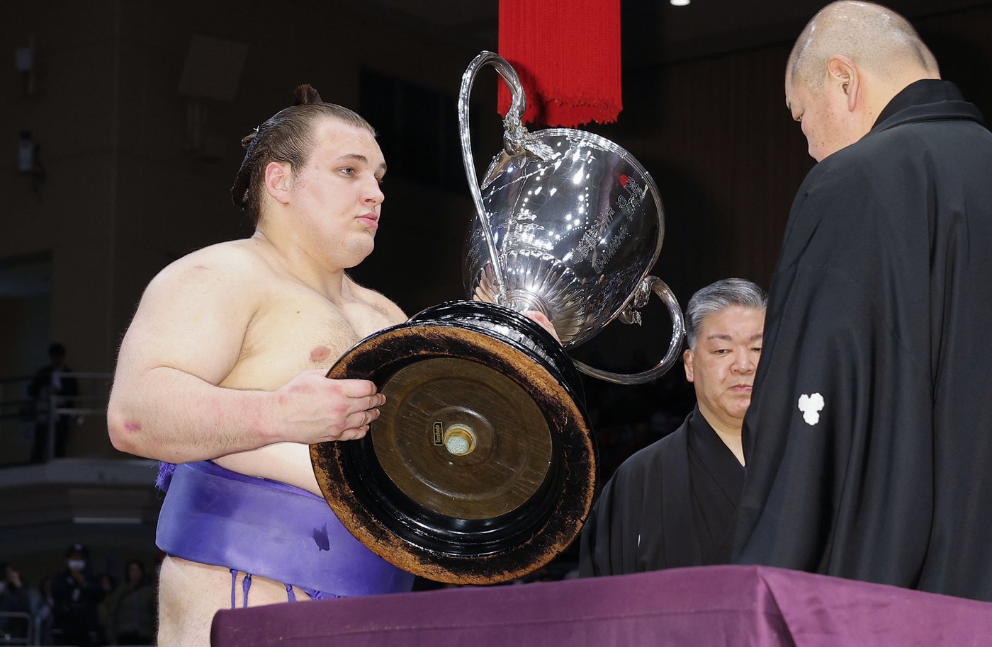 Ukraine-born sumo wrestler Aonishiki is the first from his country to win a top championship | iNFOnews.ca Ukraine-born sumo wrestler Aonishiki is the first from his country to win a top championship | iNFOnews.ca