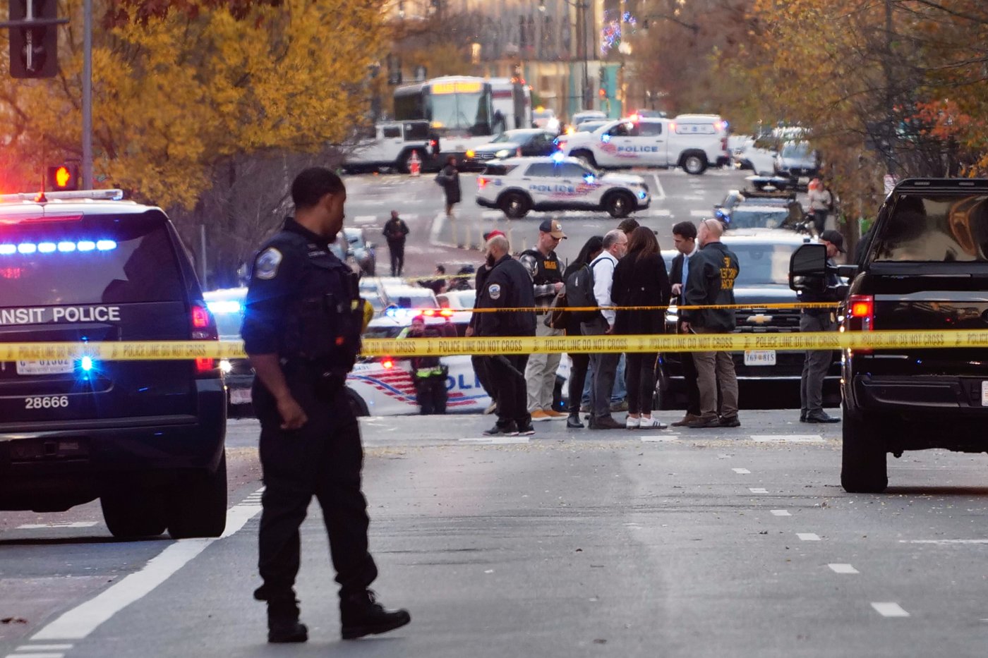 Photos from the scene where 2 National Guard members were shot near the White House | iNFOnews.ca