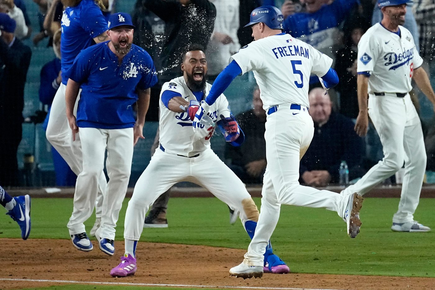 Freeman's homer in 18th inning lifts Dodgers over Blue Jays 6-5 in World Series classic | iNFOnews.ca Freeman's homer in 18th inning lifts Dodgers over Blue Jays 6-5 in World Series classic | iNFOnews.ca