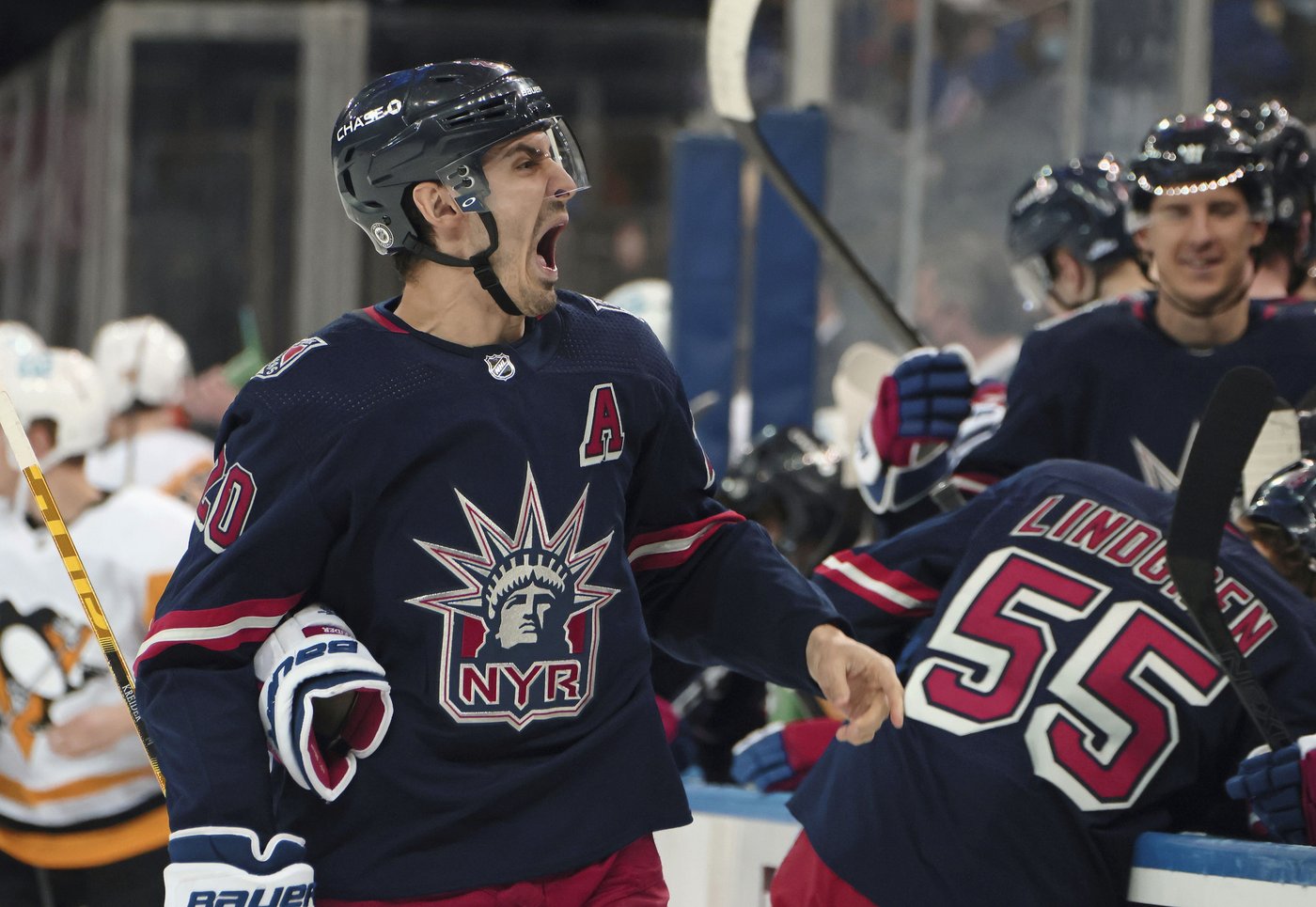 'Guys love it': NHL players talk smelling salts amid moves to curb use | iNFOnews.ca