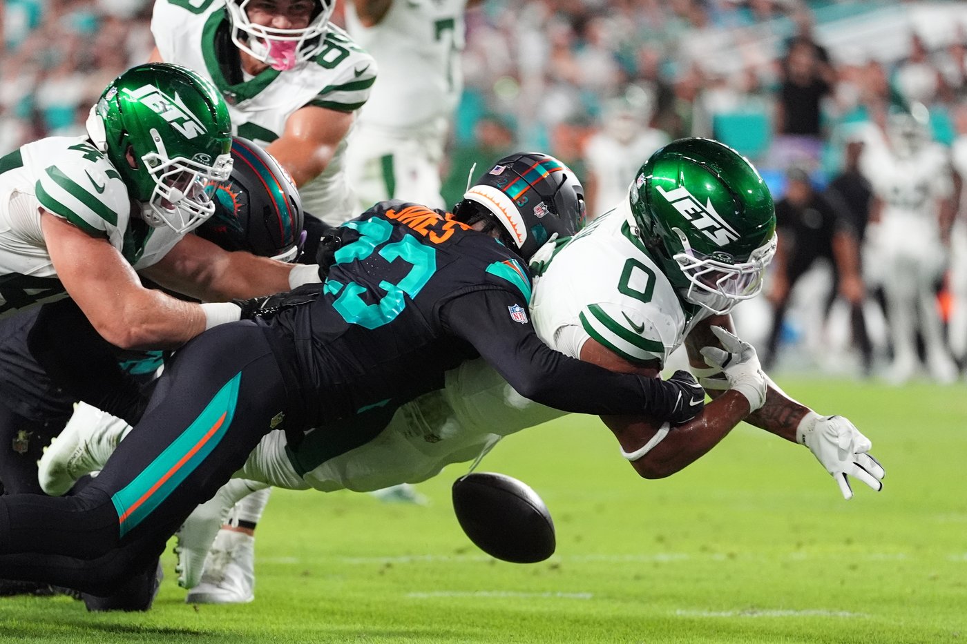 Darren Waller has 2 TDs, Dolphins beat Jets 27-21 but lose Tyreek Hill to serious leg injury | iNFOnews.ca
