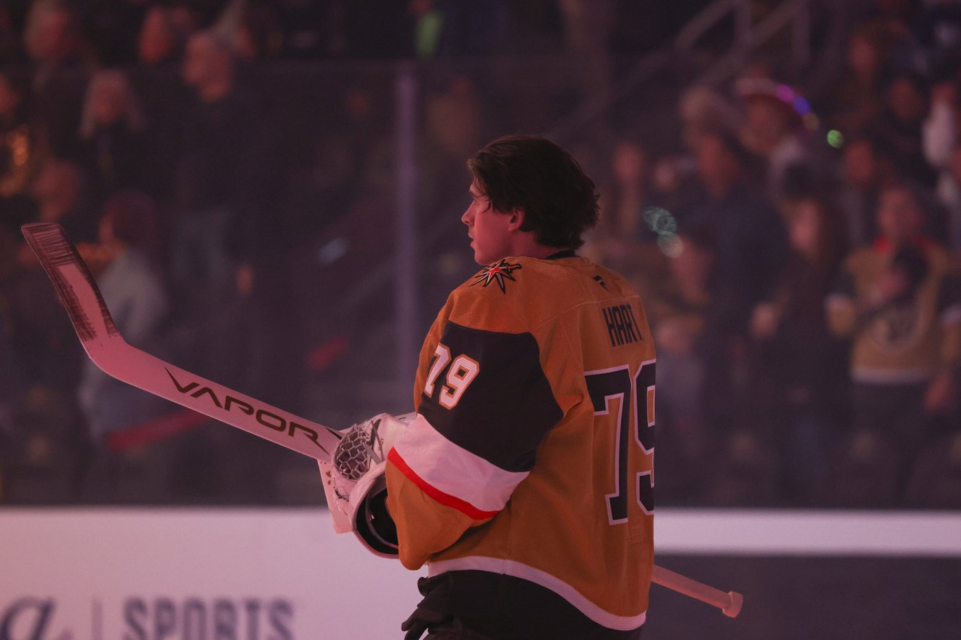 Carter Hart returns to NHL after nearly 2 years and receives warm welcome from Golden Knights fans | iNFOnews.ca