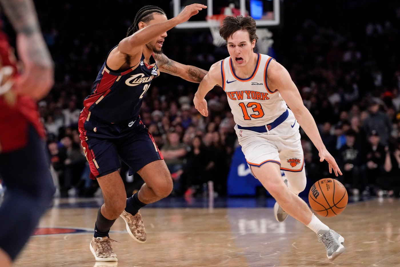 Tyler Kolek chases down Donovan Mitchell for a block and helps the Knicks catch the Cavaliers | iNFOnews.ca Tyler Kolek chases down Donovan Mitchell for a block and helps the Knicks catch the Cavaliers | iNFOnews.ca
