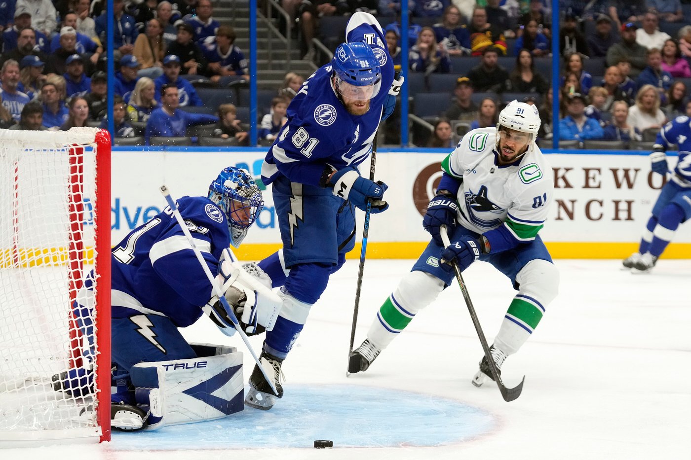 Canucks score 5 3rd-period goals to beat Lightning 6-2 and end 3-game skid | iNFOnews.ca Canucks score 5 3rd-period goals to beat Lightning 6-2 and end 3-game skid | iNFOnews.ca
