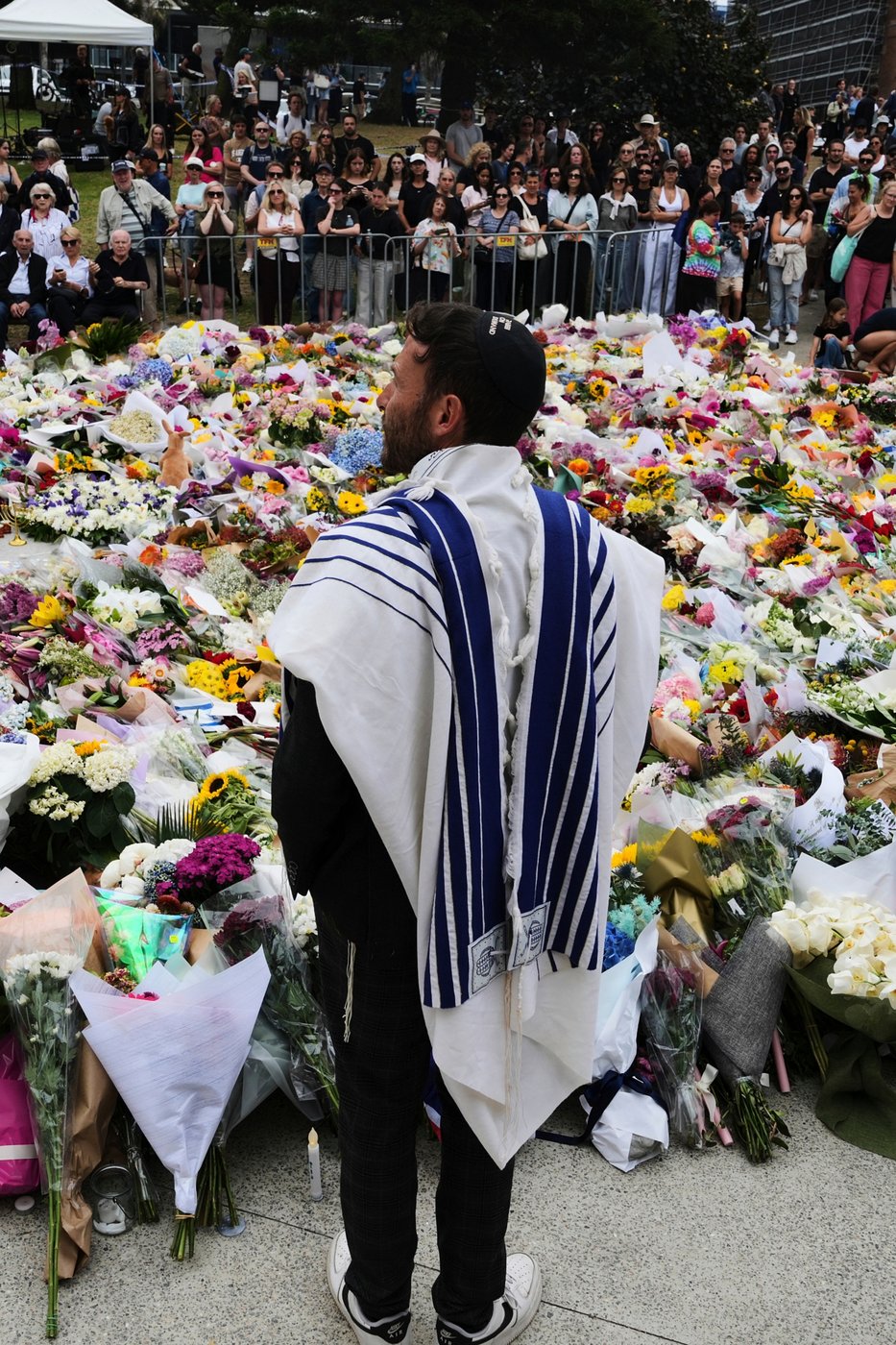 See the world in vertical: Top photos by AP's photojournalists | iNFOnews.ca